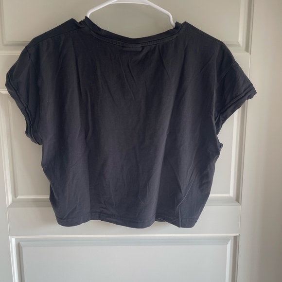 GymShark Black CropTop - Picture 2 of 3